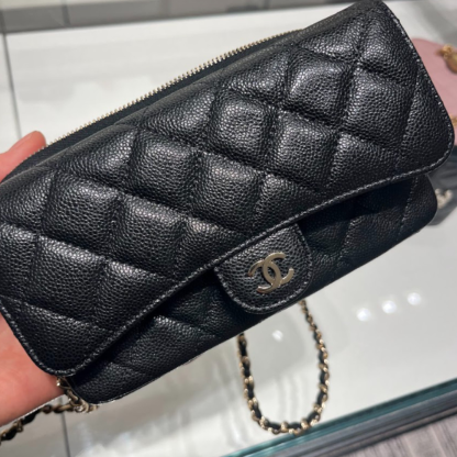 大人可愛い【CHANEL】マトラッセ フラップ フォンケース